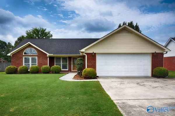 892 Pinewood Drive SW, Hartselle, AL 35640