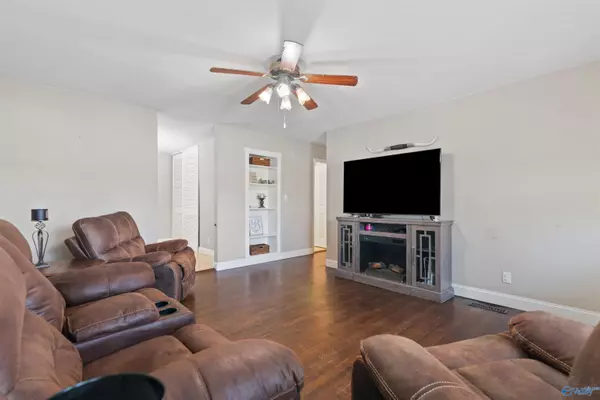 Moulton, AL 35650,106 Will Street