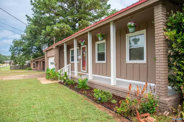 Moulton, AL 35650,106 Will Street