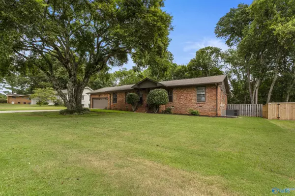 8505 Hickory Hill Lane, Huntsville, AL 35802