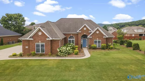 3202 Sandstone Street SE, Owens Cross Roads, AL 35763