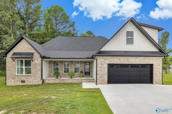 1510 Summerchase Lane, Albertville, AL 35951