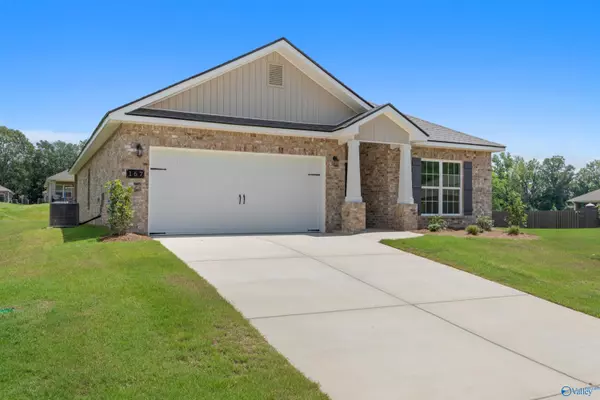 167 River Pointe Drive, New Market, AL 36761