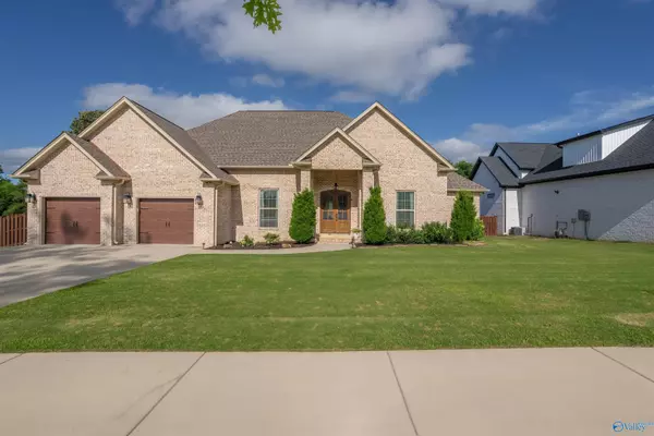 706 Saddleridge Way, Florence, AL 35630