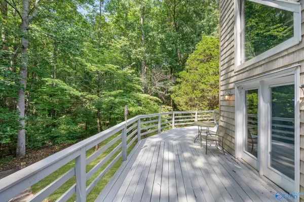 1136 Shoal Creek Road, Decatur, AL 35603