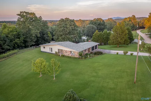 Hokes Bluff, AL 35903,495 Bluebird Lane