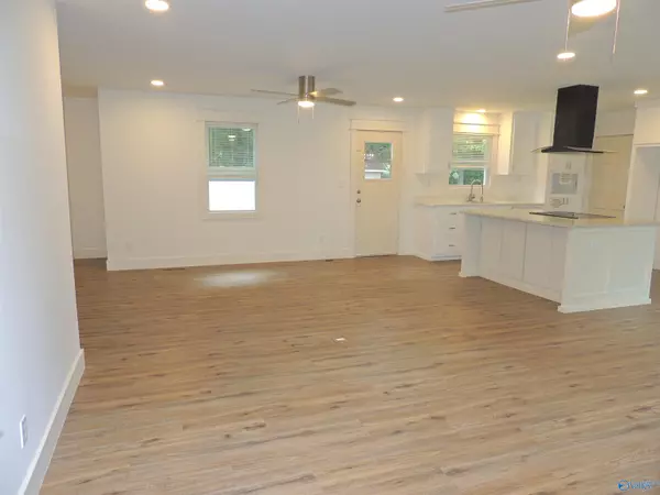 Huntsville, AL 35803,2011 Weatherly Rd