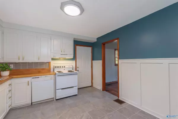 Florence, AL 35630,524 Crest Street