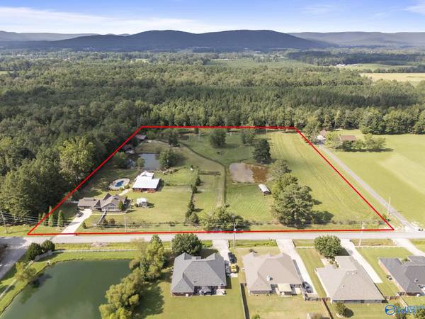423 Hamer Road, Owens Cross Roads, AL 35763