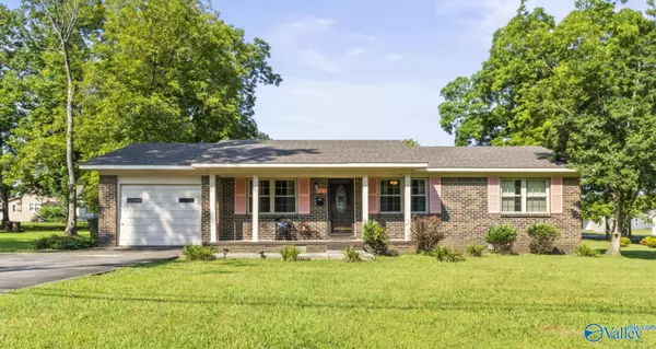 203 Morrow Street NE, Hartselle, AL 35640