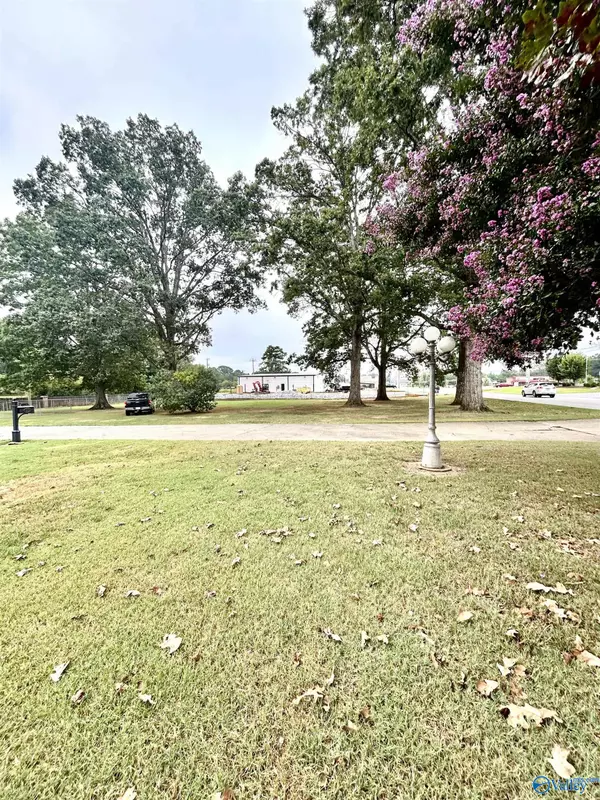 Athens, AL 35611,16088 Lucas Ferry Road