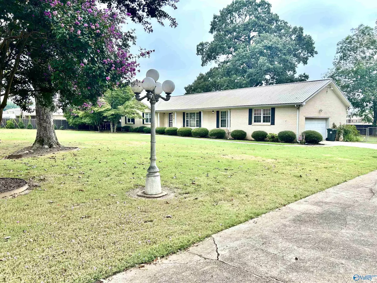 Athens, AL 35611,16088 Lucas Ferry Road