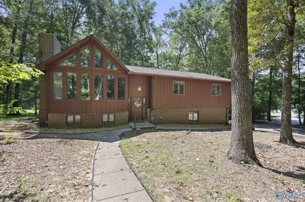 108 Quail Hollow Road NW, Huntsville, AL 35806