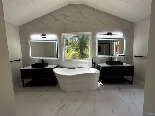 2339 Villaret Drive SW, Huntsville, AL 35803