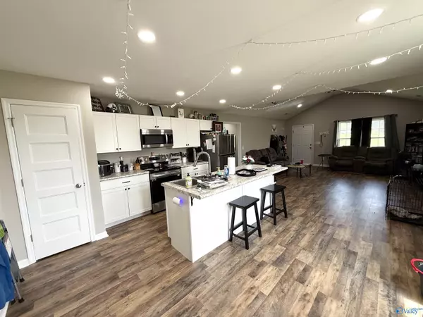 Cullman, AL 35058,520 County Road 1663