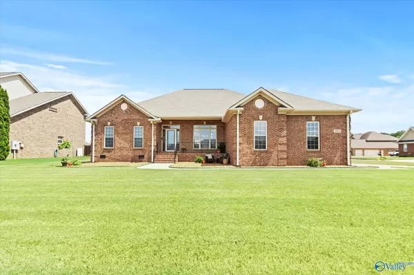 323 Spencer Lakes Drive, Meridianville, AL 35759