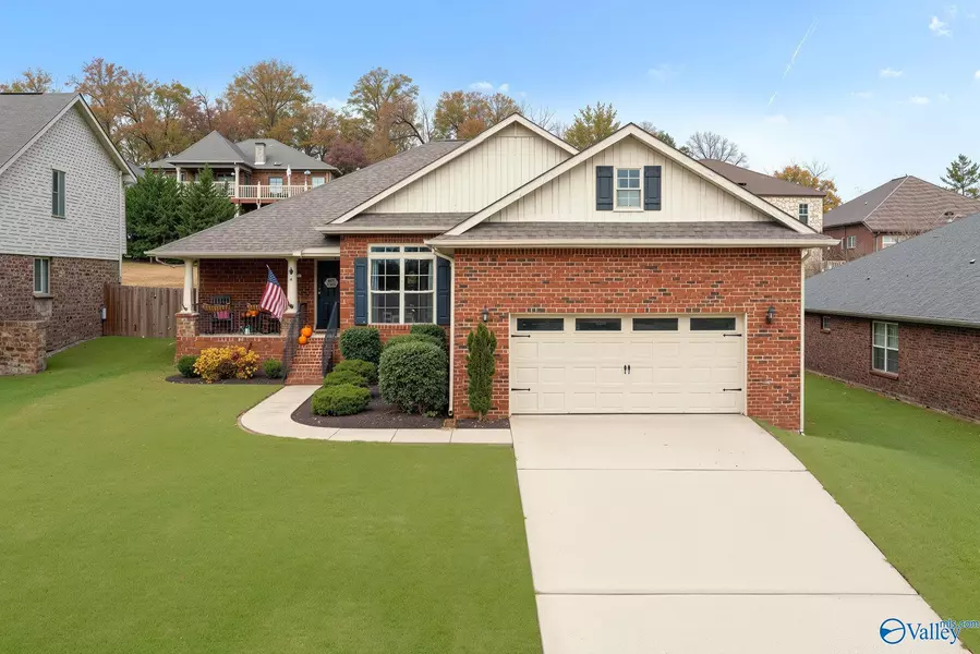 6813 Wintercrest Way SE, Owens Cross Roads, AL 35763