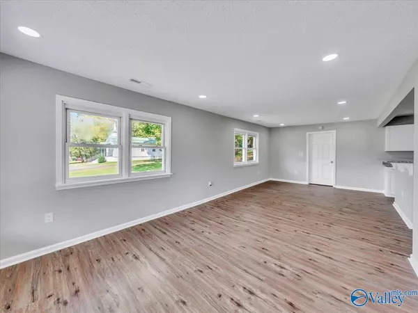 Scottsboro, AL 35768,237 Long Hollow Road