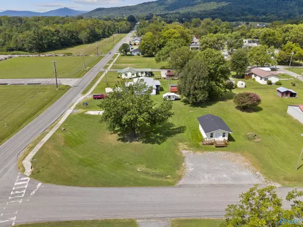 724 Old Mount Carmel Road, Stevenson, AL 35772