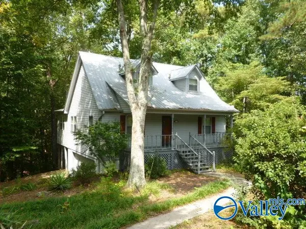 5615 Cherrywood Drive, Guntersville, AL 35976