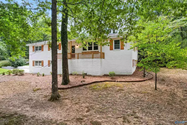 7916 Valley View Drive SE, Huntsville, AL 35802