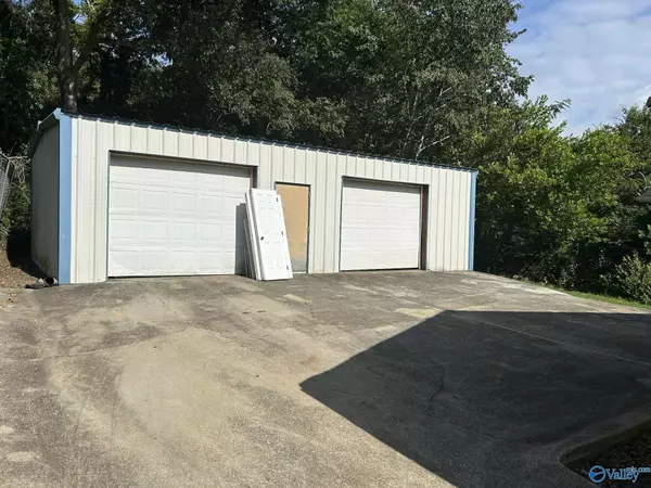 Gadsden, AL 35904,551 Line Street