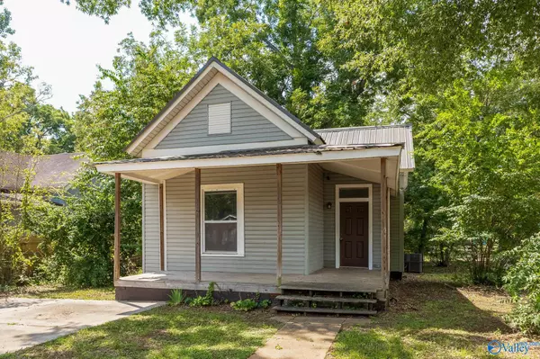 207 7th Avenue SW,  Decatur,  AL 35601