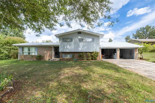717 8th Street N, Guin, AL 35563