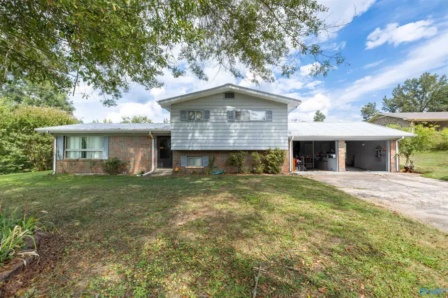 717 8th Street N, Guin, AL 35563