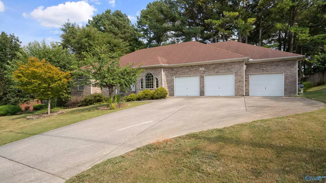 215 Turtle Creek Drive, Huntsville, AL 35806