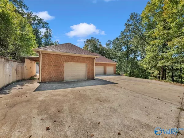 Oneonta, AL 35121,195 Heritage Road