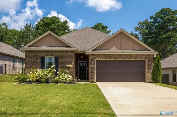 129 Gardencove Circle, Huntsville, AL 35810