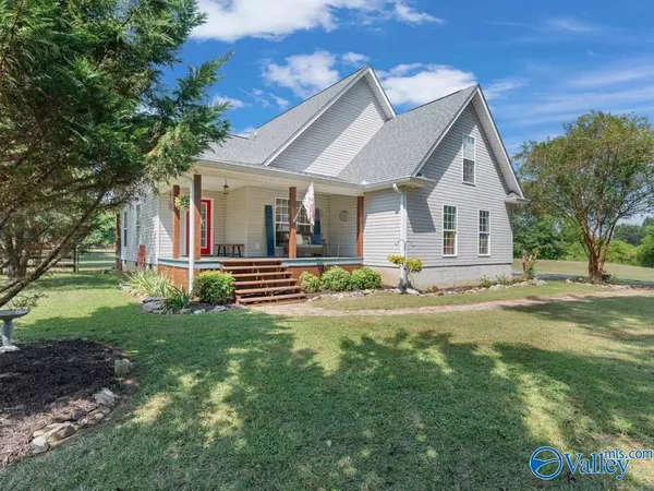 321 Willow Lake Circle, Guntersville, AL 35976