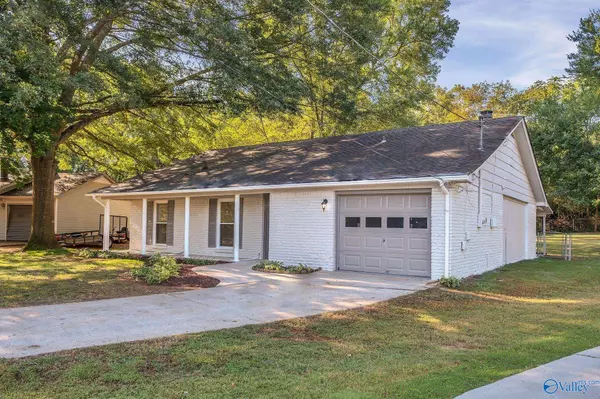 1114 Club View Drive NW, Huntsville, AL 35816