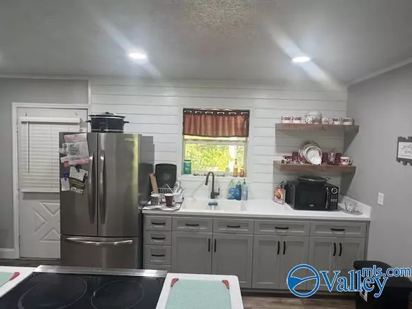 Hokes Bluff, AL 35903,11033 Rocky Ford Road