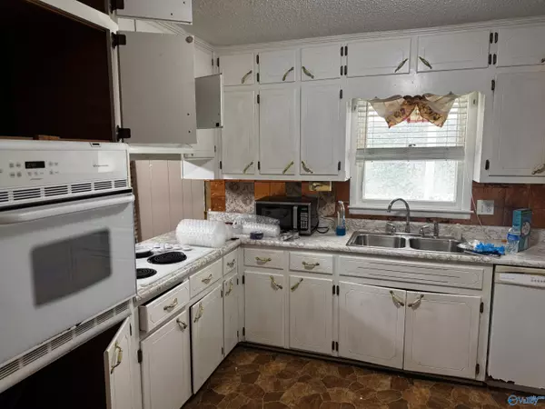 Boaz, AL 35957,4234 Lawson Gap Road