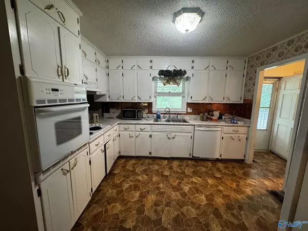 Boaz, AL 35957,4234 Lawson Gap Road