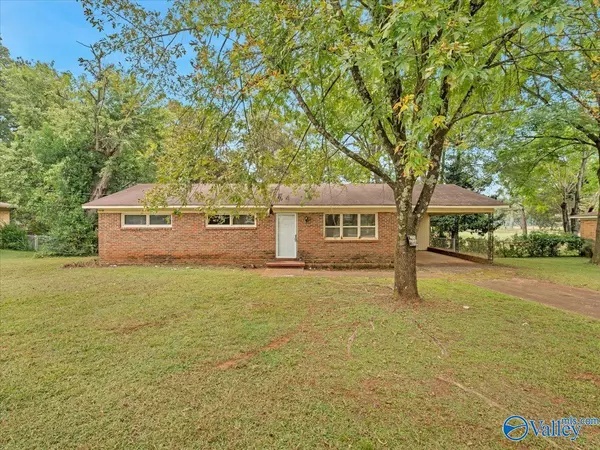 1610 Club View Drive NW, Huntsville, AL 35816