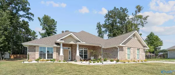 174 Summit Lakes Drive, Athens, AL 35613