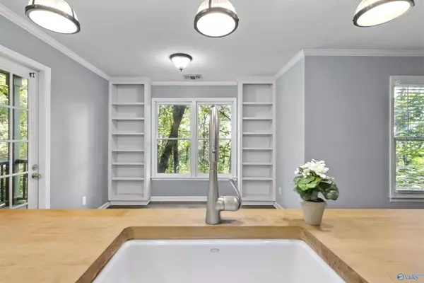 Huntsville, AL 35802,3025 Live Oak Lane SW