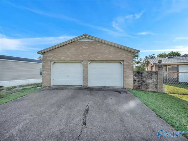 Brownsboro, AL 35741,136 Petty Lane