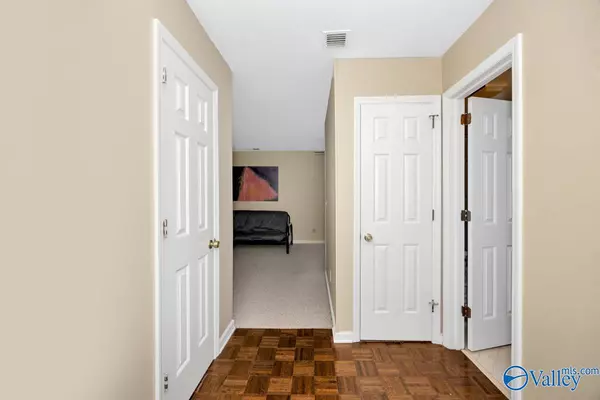 Huntsville, AL 35802,2004 Woodlawn Drive SW #2004