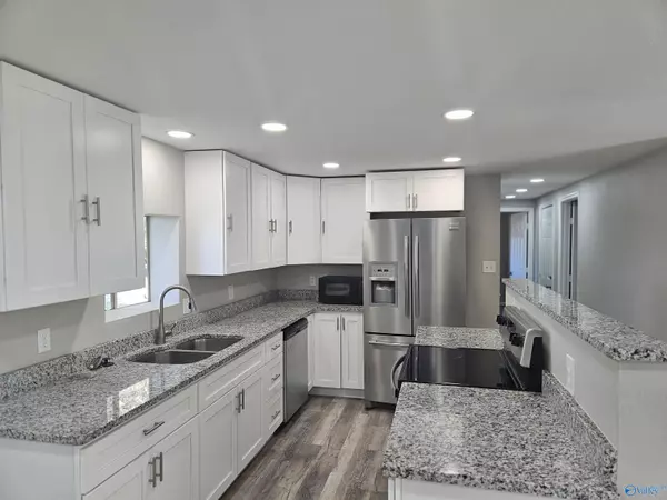 Athens, AL 35611,13584 Garden Way