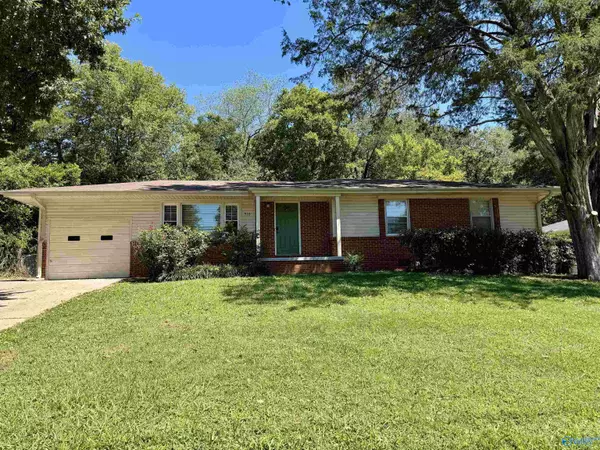 918 Woodall Lane NW, Huntsville, AL 35816