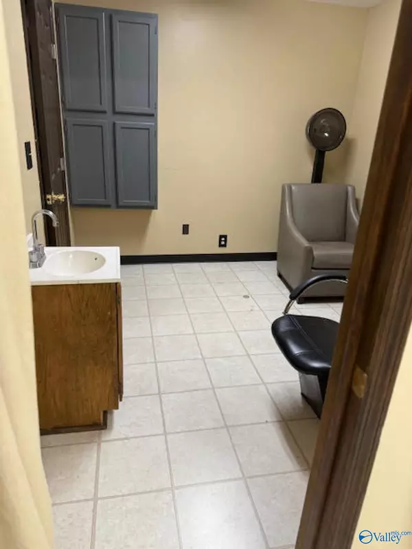 Huntsville, AL 35816,4985 Sparkman Drive NW