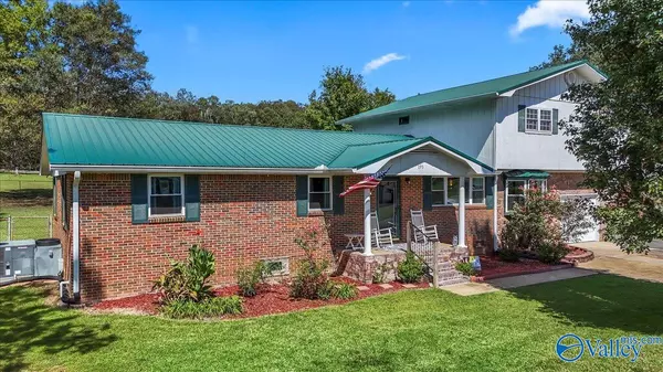 195 Willow Lake Circle, Guntersville, AL 35976