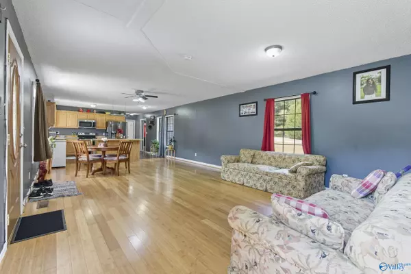 Florence, AL 35633,211 Oak Shores Drive