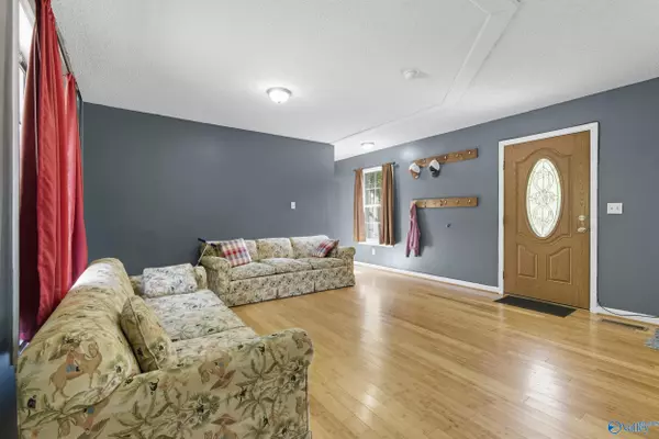 Florence, AL 35633,211 Oak Shores Drive