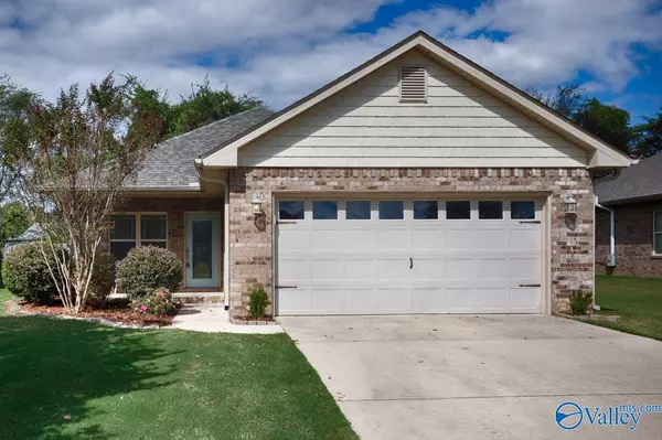 2942 Pasture View Lane SE, Owens Cross Roads, AL 35763