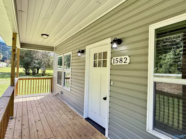 Huntsville, AL 35803,1582 Hobbs Island Road